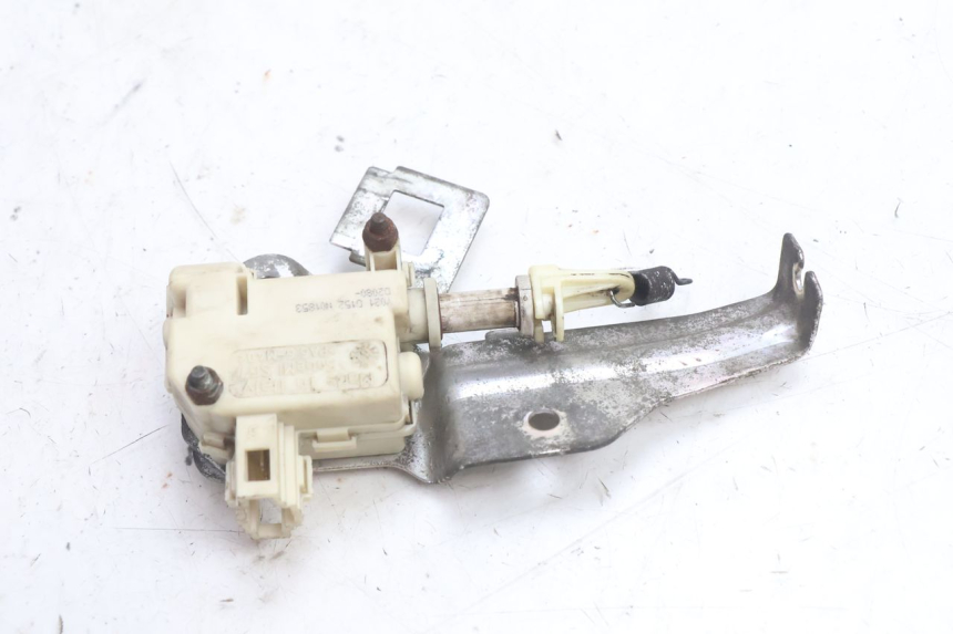 photo de MOTOR VOOR KOFFERRUIMTE OPENING PIAGGIO LIBERTY IGET 4T 50 (2021 - 2025) - Andere kijkhoek