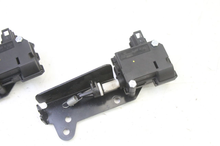 photo de MOTOR DEKSEL OPENING PIAGGIO MP3 HPE 310 (2024 - 2025) - Zoom op gebruiksstaat