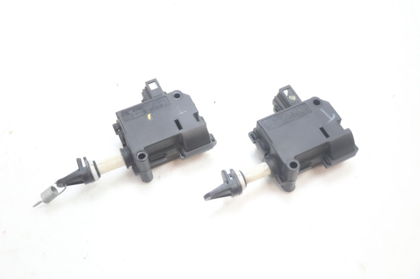 photo de MOTOR VOOR KOFFERRUIMTE OPENING PIAGGIO MP3 HPE 530 (2022 - 2026) - Hoofdaanzicht