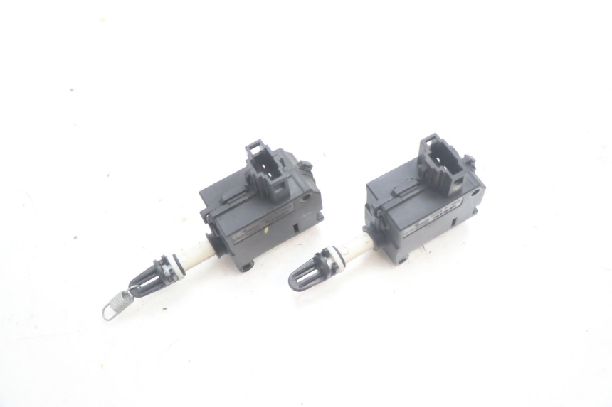 photo de MOTOR VOOR KOFFERRUIMTE OPENING PIAGGIO MP3 HPE 530 (2022 - 2026) - Detail van het onderdeel