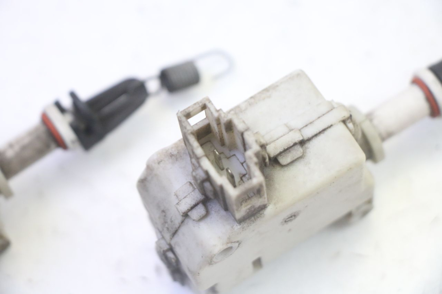 photo de MOTOR DEKSEL OPENING PIAGGIO MP3 LT 300 (2010 - 2016) - Zoom op gebruiksstaat