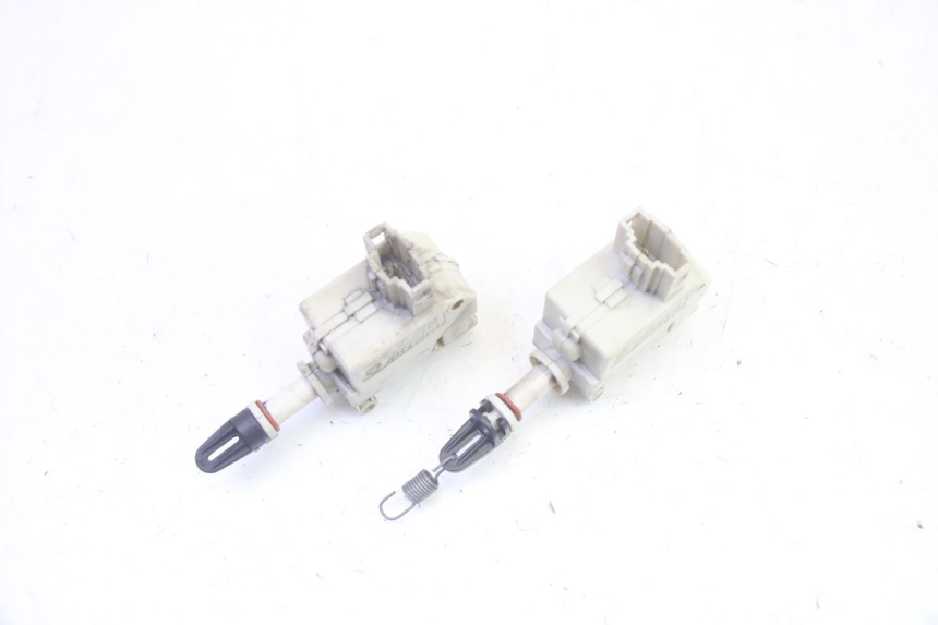 photo de MOTOR DEKSEL OPENING PIAGGIO MP3 LT 400 (2007 - 2012) - Detail van het onderdeel