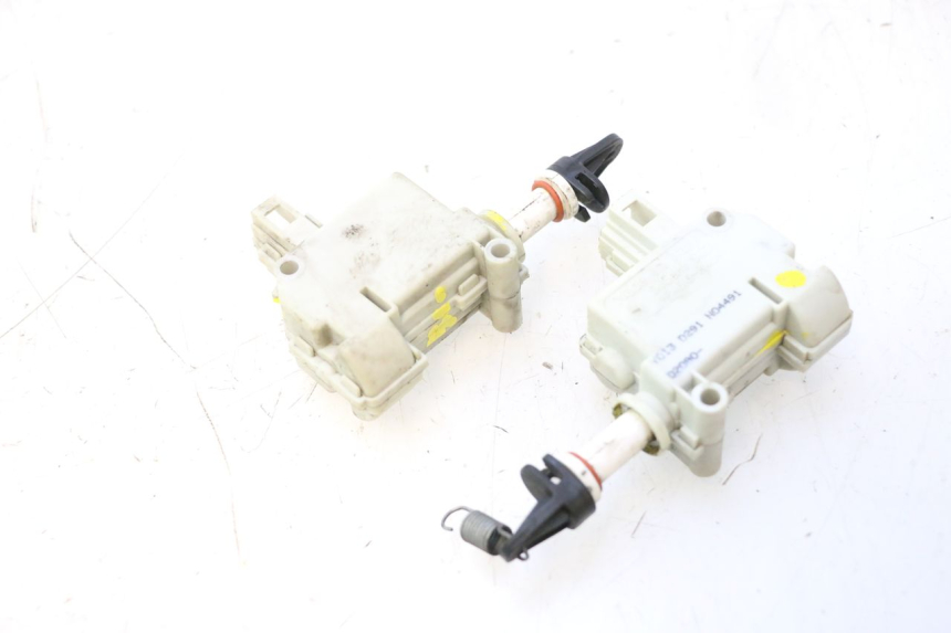 photo de MOTOR DEKSEL OPENING PIAGGIO MP3 500 (2011 - 2015) - Detail van het onderdeel