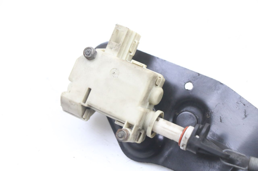 photo de MOTOR DEKSEL OPENING PIAGGIO VESPA GRANTURISMO 125 (2003 - 2007) - Detail van het onderdeel