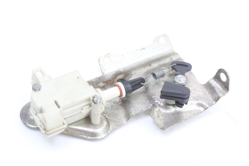 photo de MOTOR KOFFERRUIMTE OPENING PIAGGIO X10 125 (2012 - 2017) - Zoom op gebruiksstaat