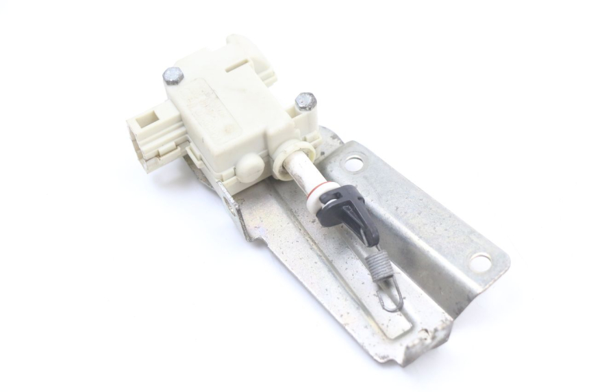 photo de MOTOR KOFFERRUIMTE OPENING PIAGGIO X10 125 (2012 - 2017) - Overzicht