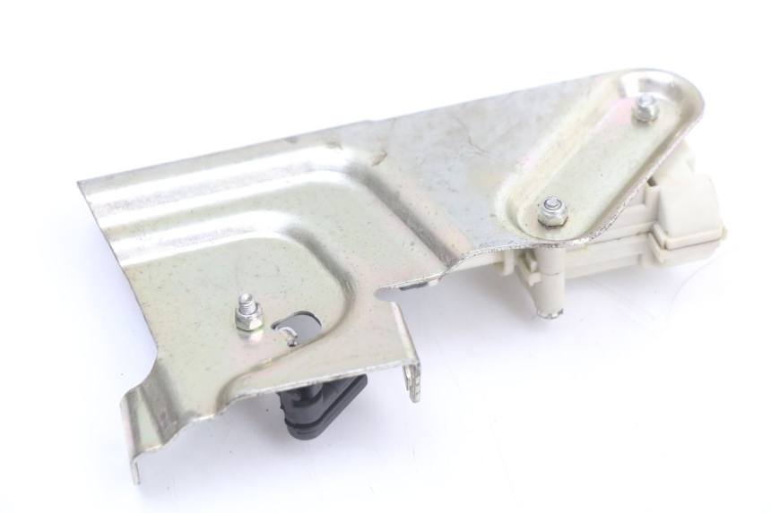 photo de MOTOR KOFFERRUIMTE OPENING PIAGGIO X10 125 (2012 - 2017) - Bevestigingspunten