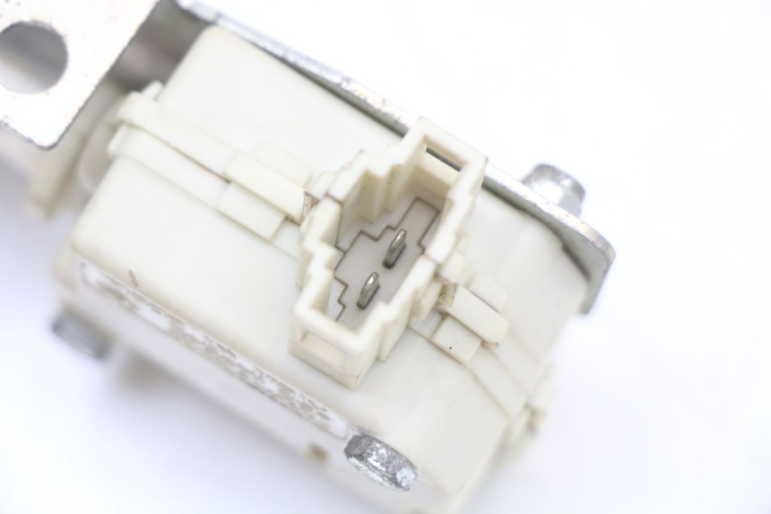 photo de MOTOR KOFFERRUIMTE OPENING PIAGGIO X10 125 (2012 - 2017) - Markeringen en referenties