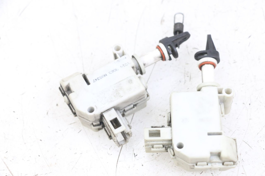 photo de MOTOR KOFFERRUIMTE OPENING PIAGGIO X10 125 (2012 - 2017) - Hoofdaanzicht