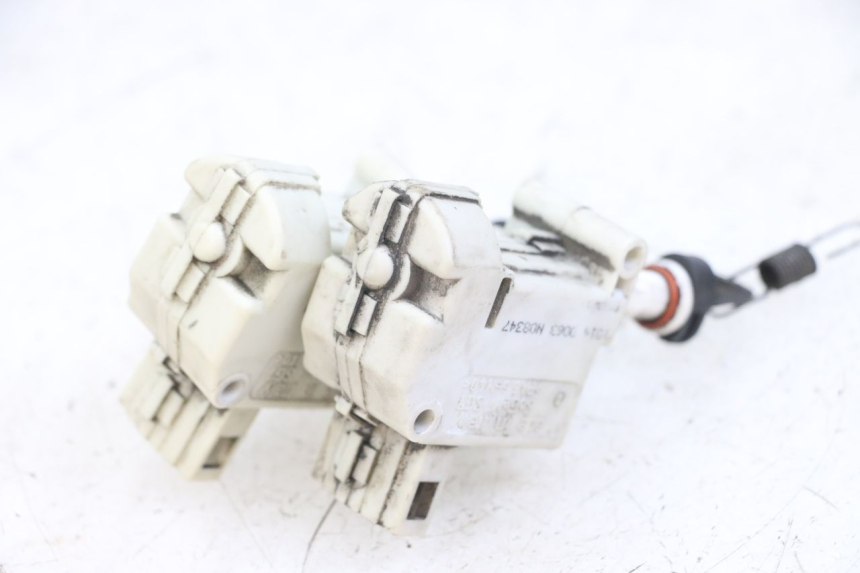 photo de MOTOR KOFFERRUIMTE OPENING PIAGGIO X10 125 (2012 - 2017) - Detail van het onderdeel