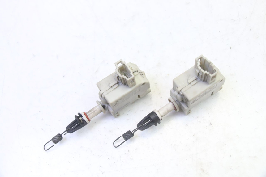 photo de MOTOR DEKSEL OPENING PIAGGIO XEVO - X EVO 125 (2007 - 2017) - Detail van het onderdeel