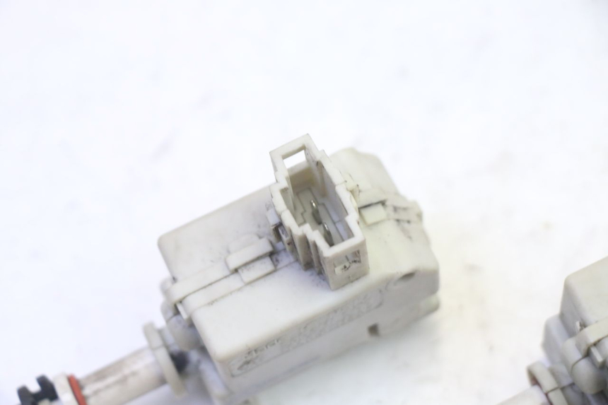 photo de MOTOR DEKSEL OPENING PIAGGIO XEVO - X EVO 125 (2007 - 2017) - Zoom op gebruiksstaat