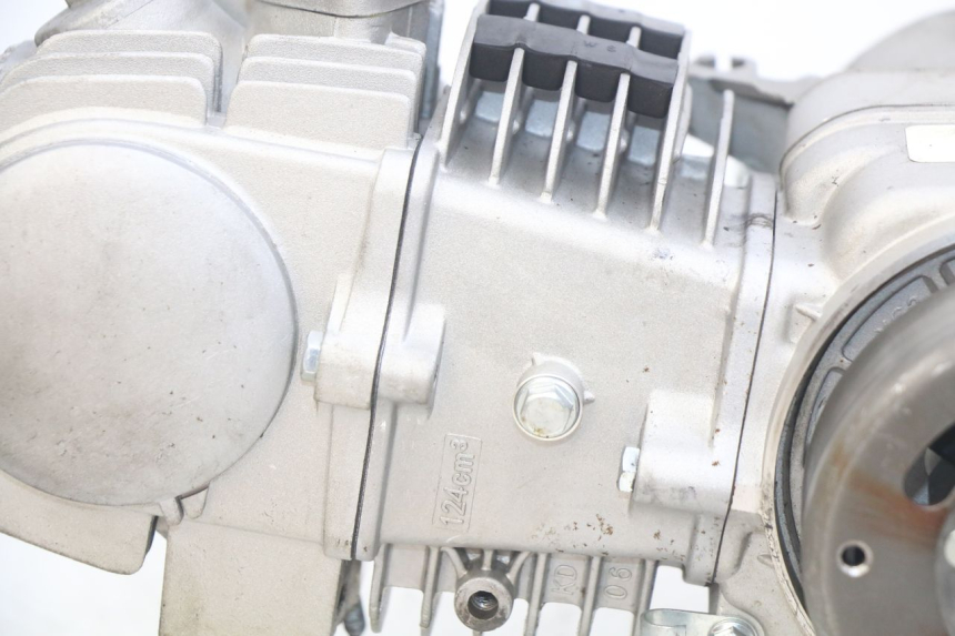 photo de MOTOR YCF R-START 125 - Zoom op componenten
