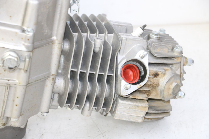photo de MOTOR APOLLO RFZ 125 - Andere kijkhoek
