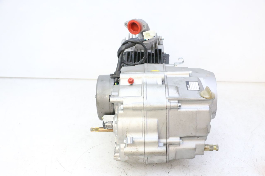 photo de MOTOR APOLLO RFZ 125 - Zoom op componenten