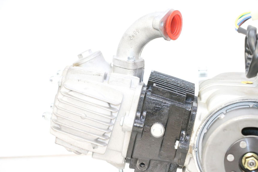 photo de MOTOR APOLLO RFZ 125 - Alternatieve hoek