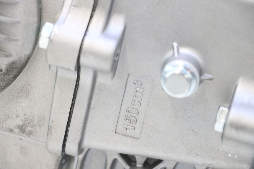 photo de MOTOR APOLLO RFZ 150 - Alternatieve hoek