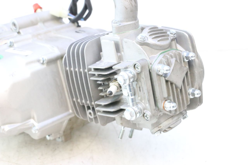photo de MOTOR APOLLO RFZ 150 - Bevestigingspunten