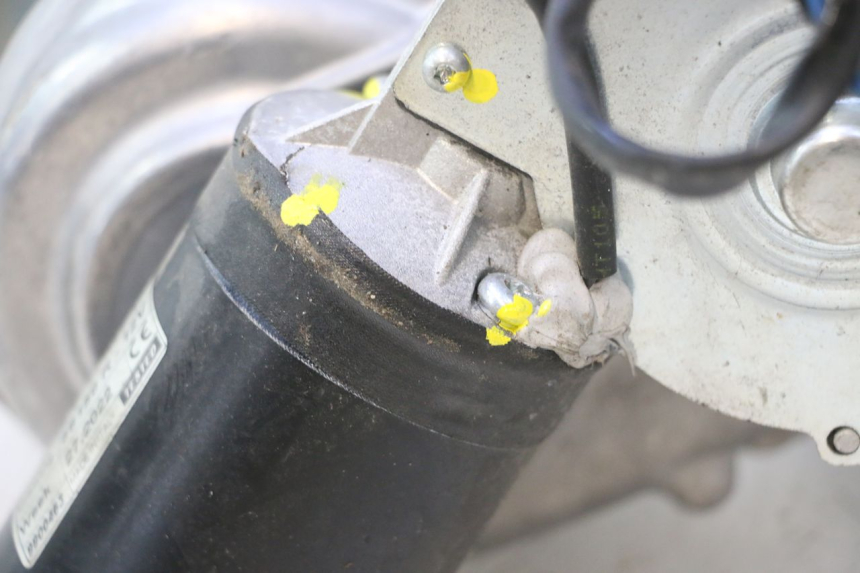 photo de ROLL LOCK MOTOR PIAGGIO MP3 HPE 530 (2022 - 2026) - Kenmerkende details