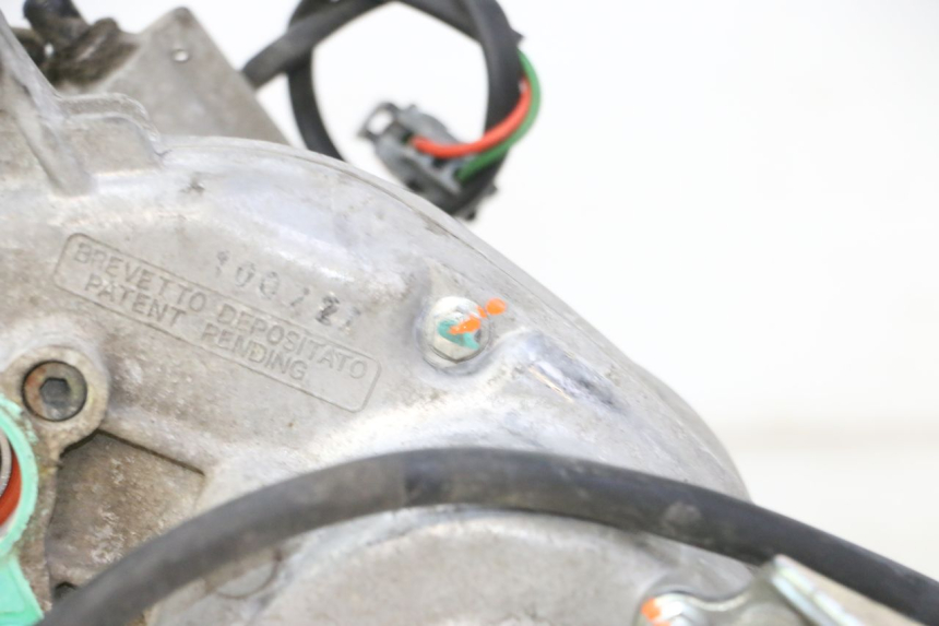 photo de ROLL LOCK MOTOR PIAGGIO MP3 LT 300 (2010 - 2016) - Alternatieve hoek