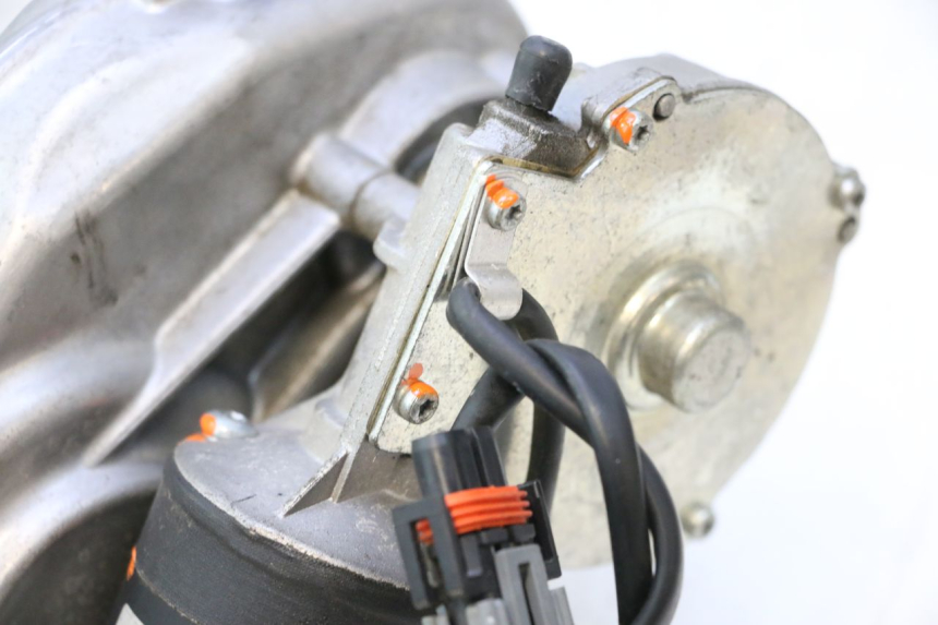 photo de ROLL LOCK MOTOR PIAGGIO MP3 LT 300 (2010 - 2016) - Kenmerkende details