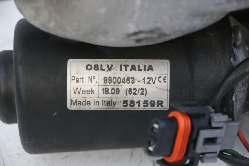 photo de ROLL LOCK MOTOR PIAGGIO MP3 RL 250 (2006 - 2010) - Zoom op gebruiksstaat
