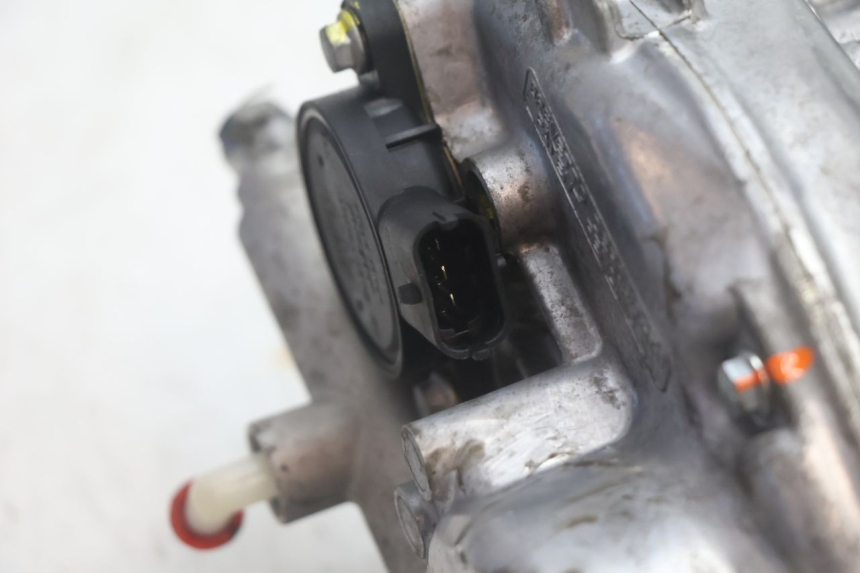 photo de ROLL LOCK MOTOR PIAGGIO MP3 125 (2006 - 2014) - Zoom op gebruiksstaat