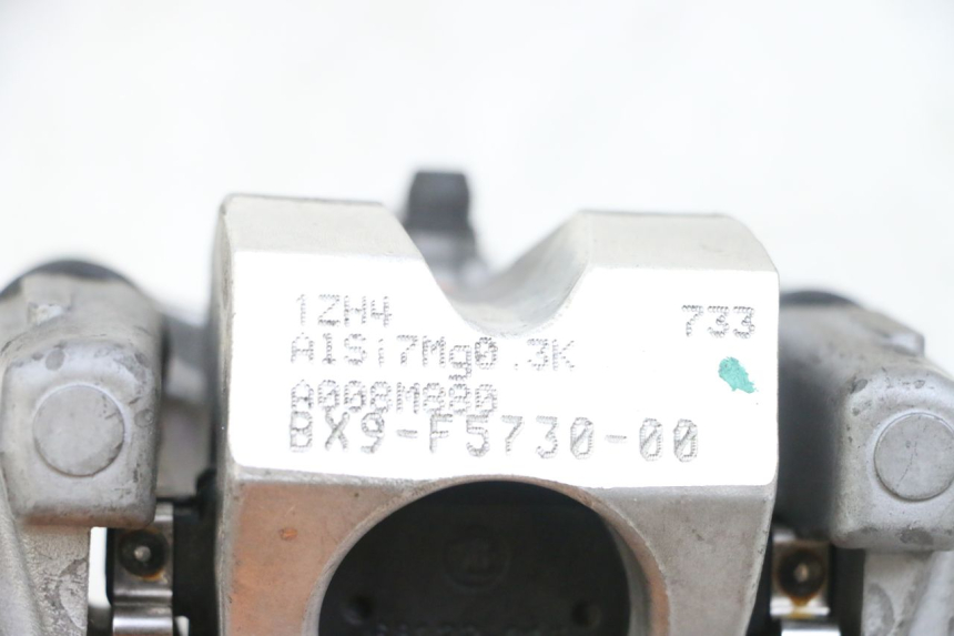 photo de ROLL LOCK MOTOR YAMAHA TRICITY 300 (2020 - 2024) - Detail van het onderdeel
