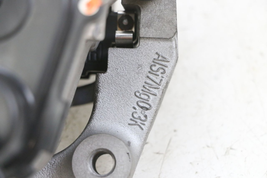 photo de ROLL LOCK MOTOR YAMAHA TRICITY 300 (2020 - 2024) - Markeringen en referenties