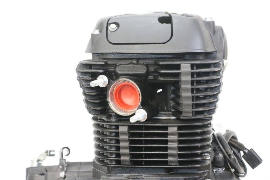 photo de MOTOR ROYAL ENFIELD SCRAM 411 (2022 - 2024) - Zoom op componenten