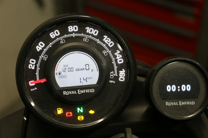 photo de MOTOR ROYAL ENFIELD SCRAM 411 (2022 - 2024) - Zoom op kwaliteit