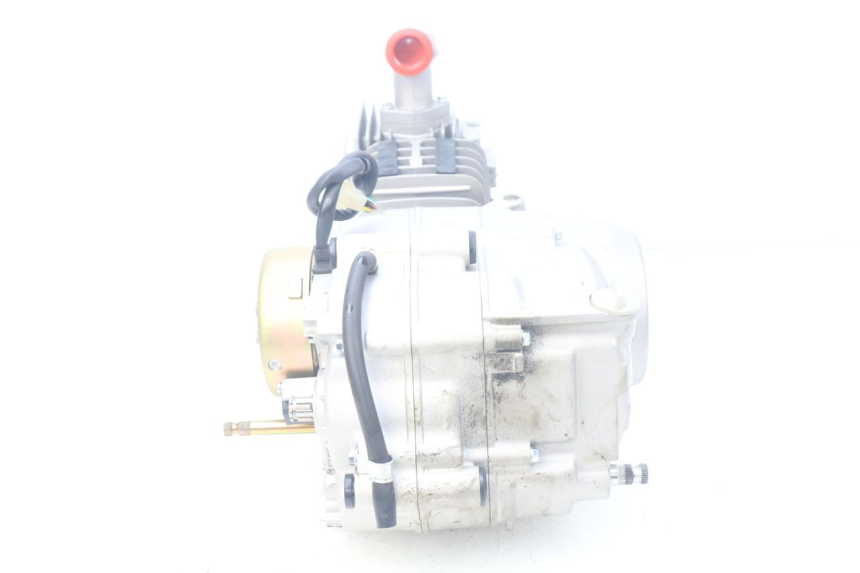 photo de MOTOR APOLLO RXF 125 - Bevestigingspunten