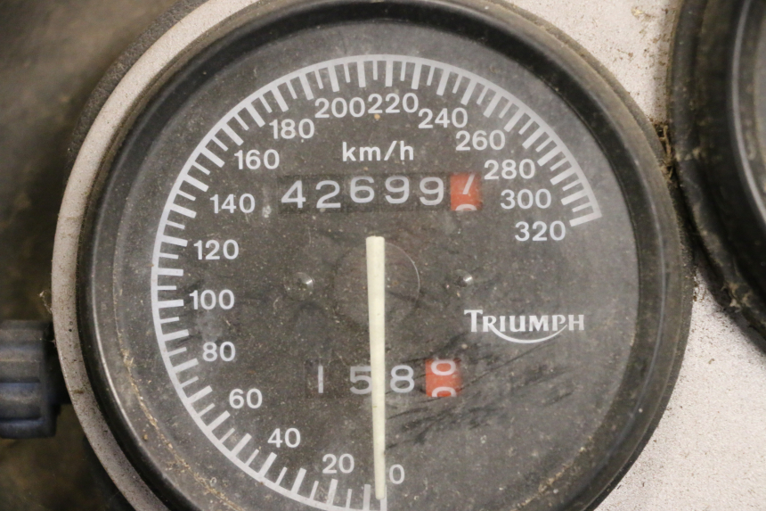 photo de MOTOR TRIUMPH SPRINT 900 (1995 - 1998) - Detail van het onderdeel