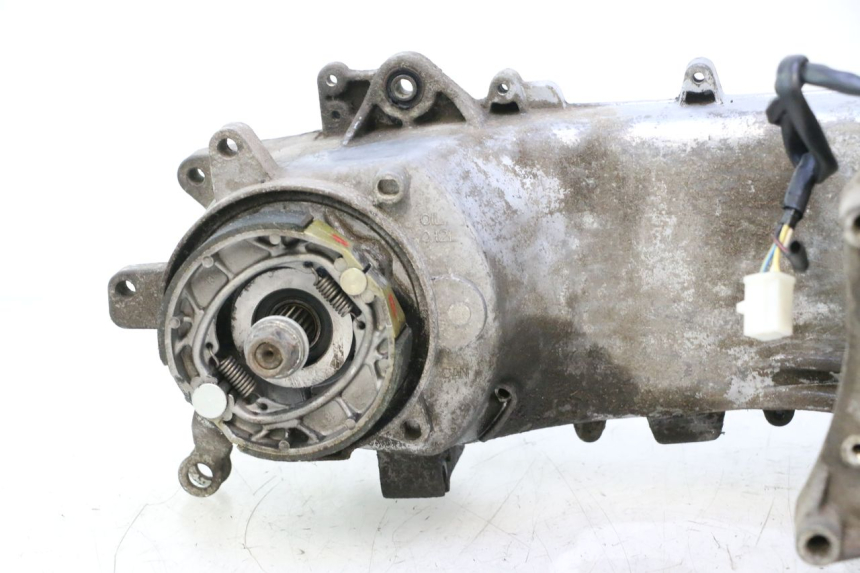 photo de MOTOR PEUGEOT STREETZONE NAKED 2T 50 (2014 - 2018) - Alternatieve hoek