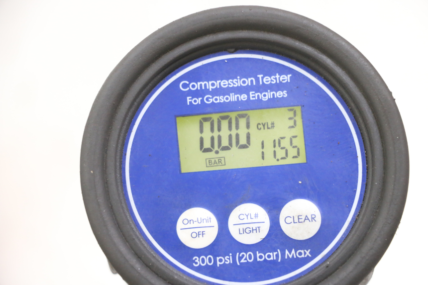 photo de MOTOR SUZUKI GSX F GSXF 650 (2007 - 2015) - Bevestigingspunten