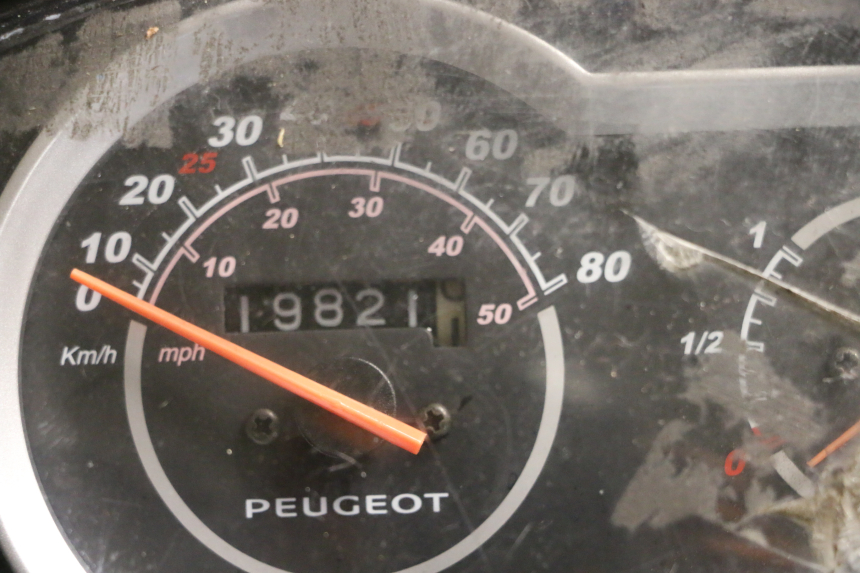 photo de MOTOR PEUGEOT TWEET 4T 50 (2018 - 2022) - Zoom op gebruiksstaat