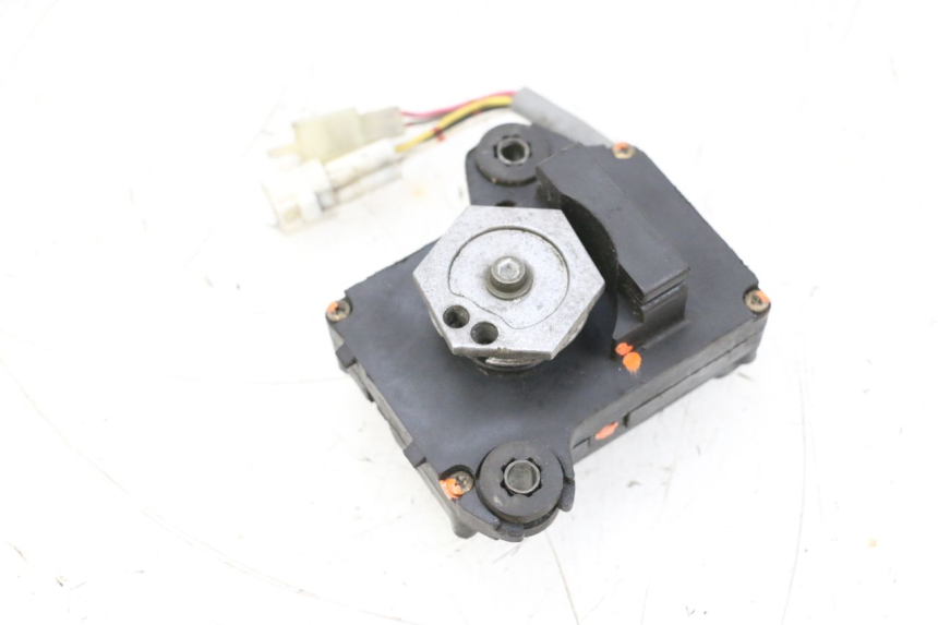 photo de MOTOR KLEP UITLAAT SUZUKI GSXR GSX-R 1000 (2003 - 2004) - Detail van het onderdeel