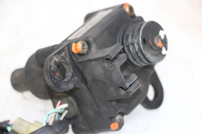 photo de MOTOR KLEP UITLAAT HONDA NSR R 125 (1994 - 2003) - Detail van het onderdeel