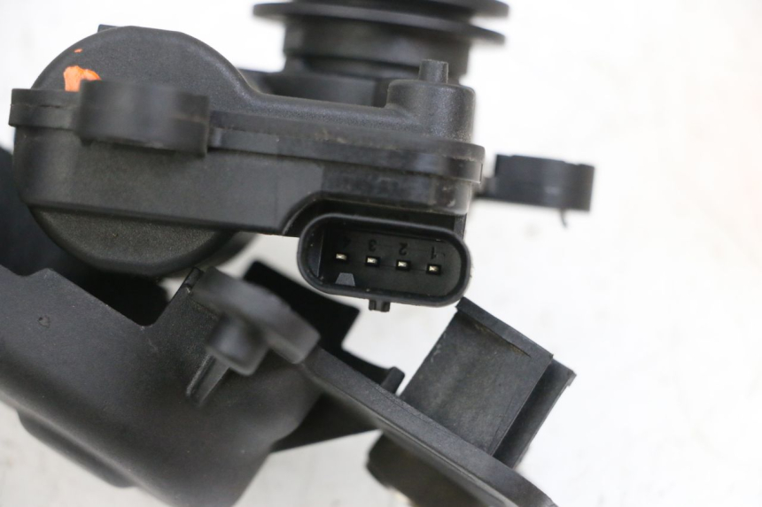 photo de MOTOR KLEP UITLAAT BMW R GS 1250 (2021 - 2024) - Andere kijkhoek