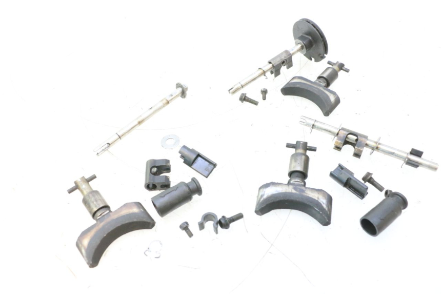 photo de MOTOR UITLAATKLEP YAMAHA WAVE RUNNER GP R 1200 (2000 - 2003) - Detail van het onderdeel