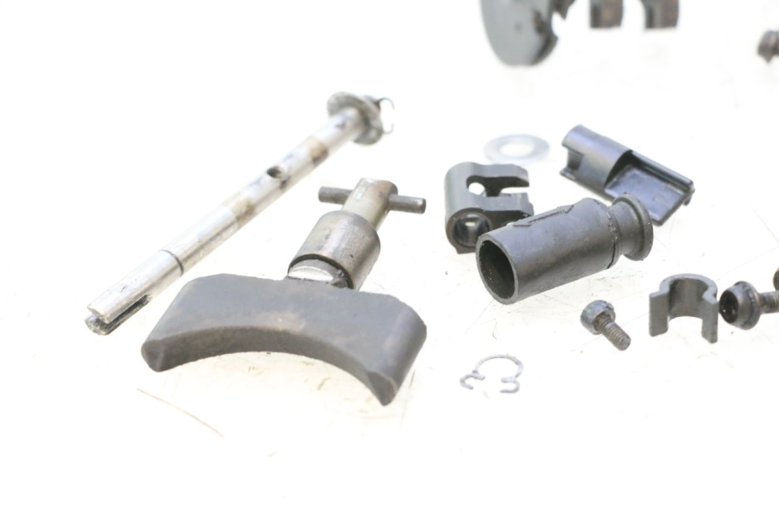 photo de MOTOR UITLAATKLEP YAMAHA WAVE RUNNER GP R 1200 (2000 - 2003) - Bevestigingspunten