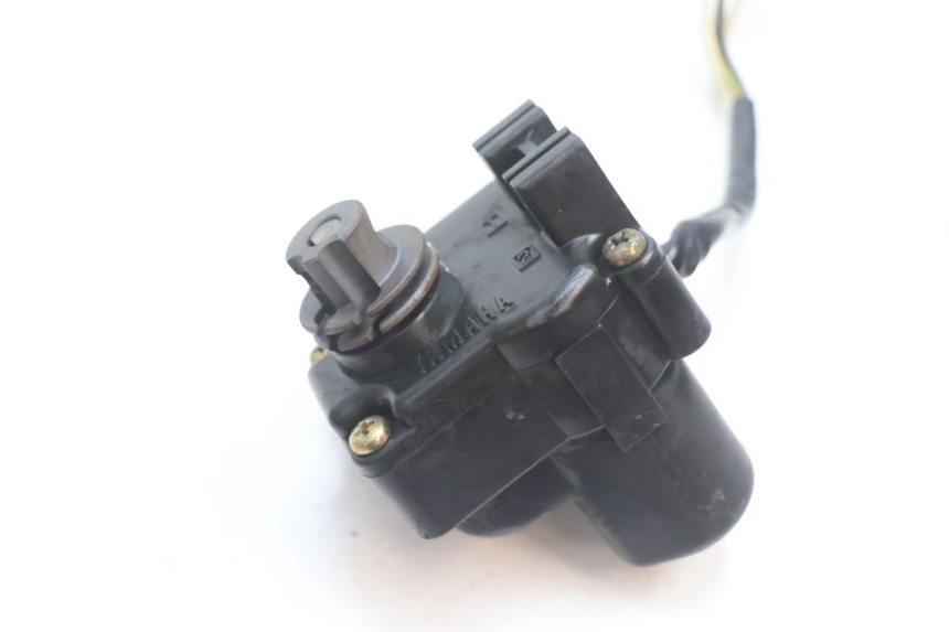 photo de MOTOR UITLAATKLEP YAMAHA YZF R GENESIS 750 (1993 - 1998) - Detail van het onderdeel