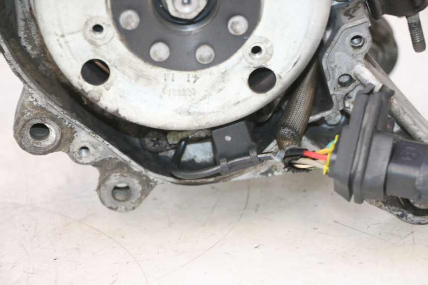 photo de MOTOR PIAGGIO VESPA LX 2T 50 (2005 - 2013) - Alternatieve hoek