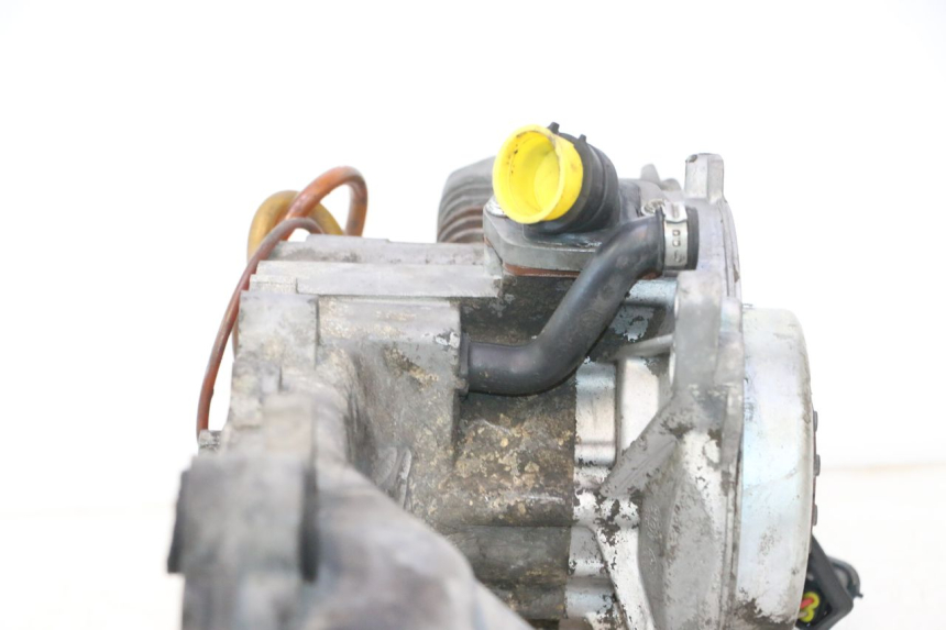 photo de MOTOR PIAGGIO VESPA LX 2T 50 (2005 - 2013) - Andere kijkhoek
