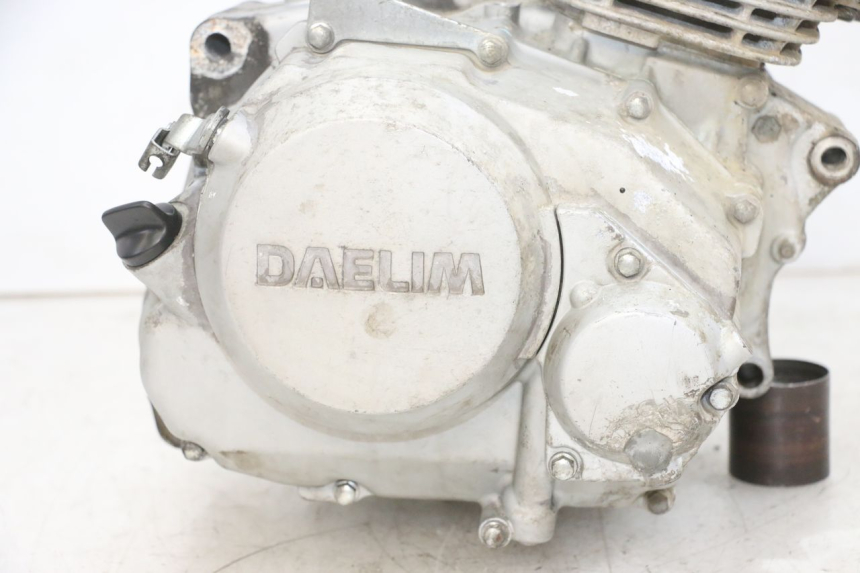photo de MOTOR DAELIM VJ ROADWIN FI 125 (2008 - 2017) - Zoom op componenten