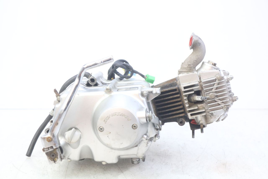 photo de MOTOR ZHEJIANG XMOTOS XB-81 50 - Zoom op componenten