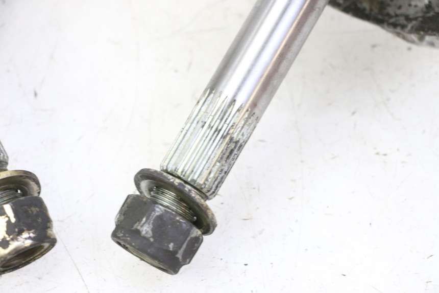 photo de ACHTERWIELNAF QUADRO 4 4D 350 (2015 - 2018) - Markeringen en referenties