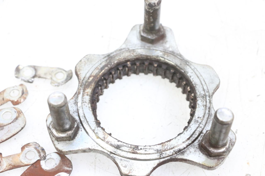 photo de ACHTERWIELNAF SUZUKI BURGMAN 650 (2013 - 2020) - Technische close-up