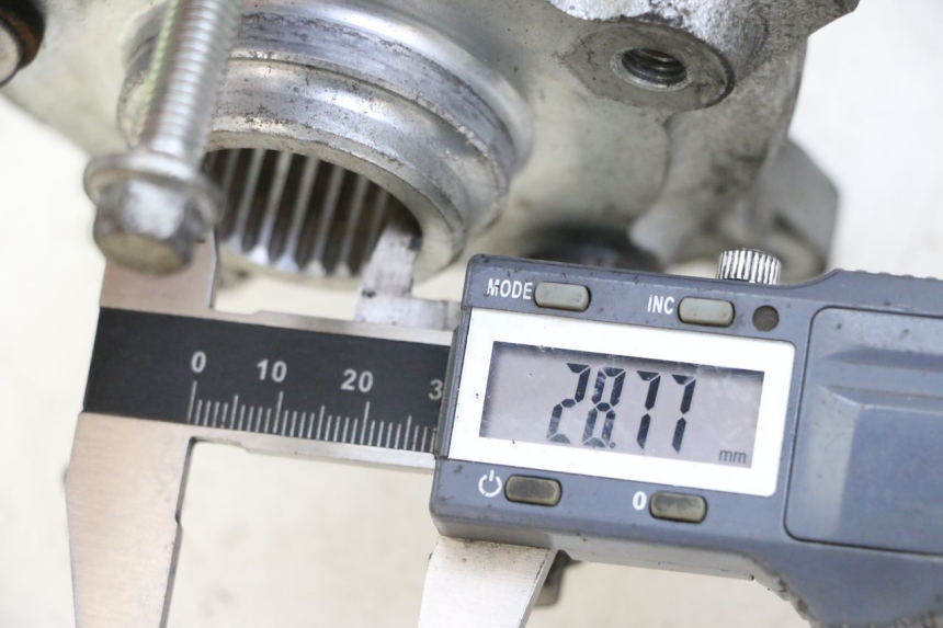 photo de ACHTERWIELNAF PIAGGIO MP3 500 (2014 - 2017) - Detail van het onderdeel