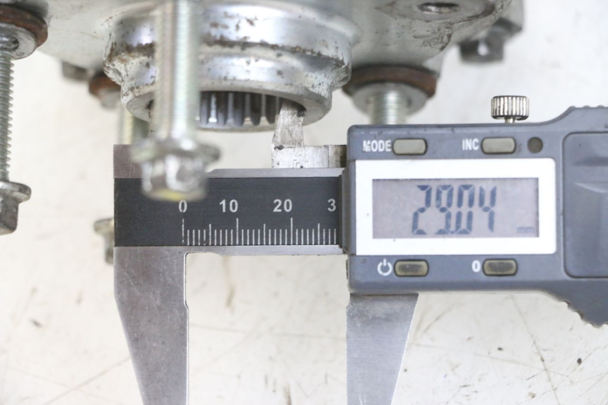 photo de ACHTERWIELNAF PIAGGIO MP3 500 (2016 - 2018) - Detail van het onderdeel